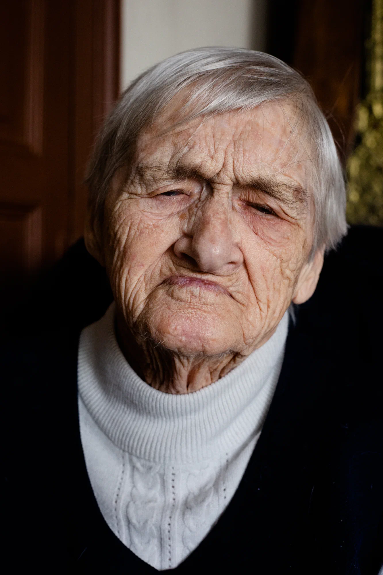 Madeleine Mosnier, 97 ans lors de la prise de vue. Son oncle vivait et travaillait au Mazet, le site de lavage. A l'époque, huit cafés étaient ouverts à Louroux-de-Bouble, un village voisin d'Echassières où habitaient de nombreux mineurs. On y comptait aussi deux docteurs.